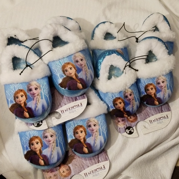 Disney Frozen ll Slippers - Picture 8 of 8